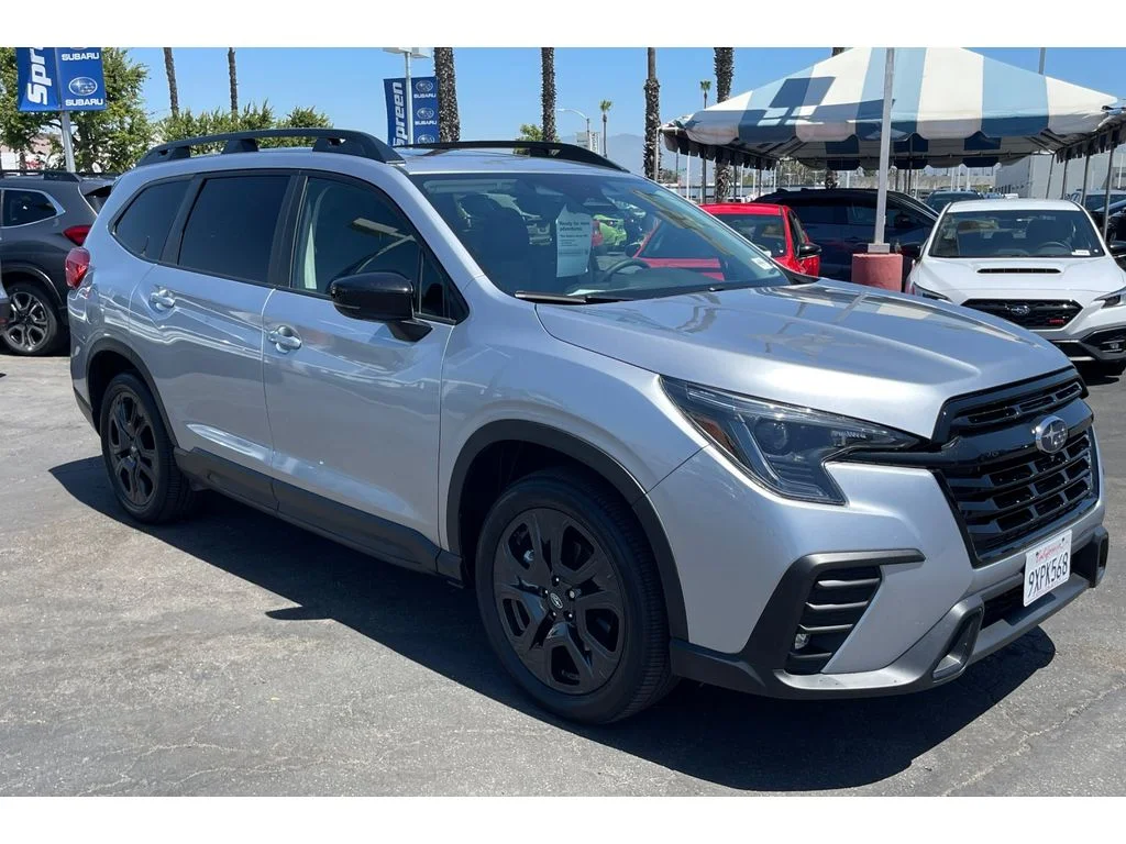 Certified Used 2025 Ice Silver Metallic Subaru Onyx Edition Touring image 8