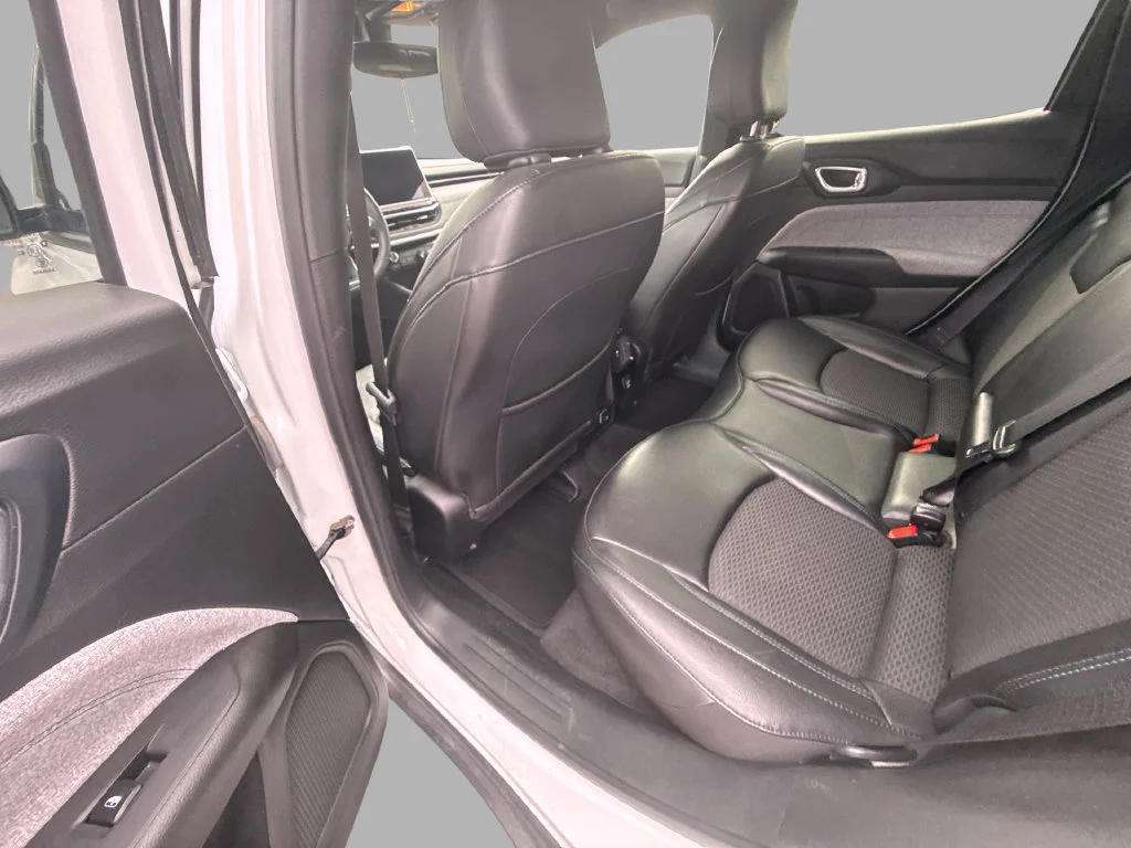 Used 2024 White Jeep Latitude image 11