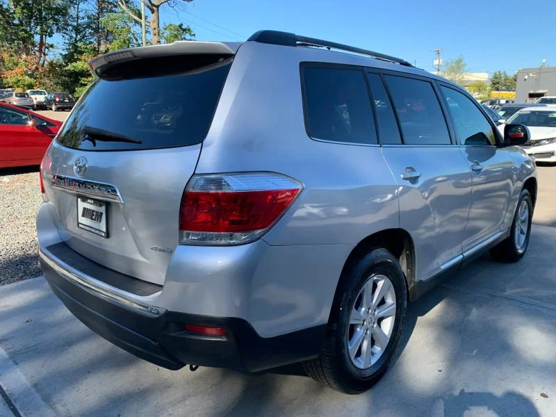 Used 2011 Silver Toyota Sport Utility 4D image 12