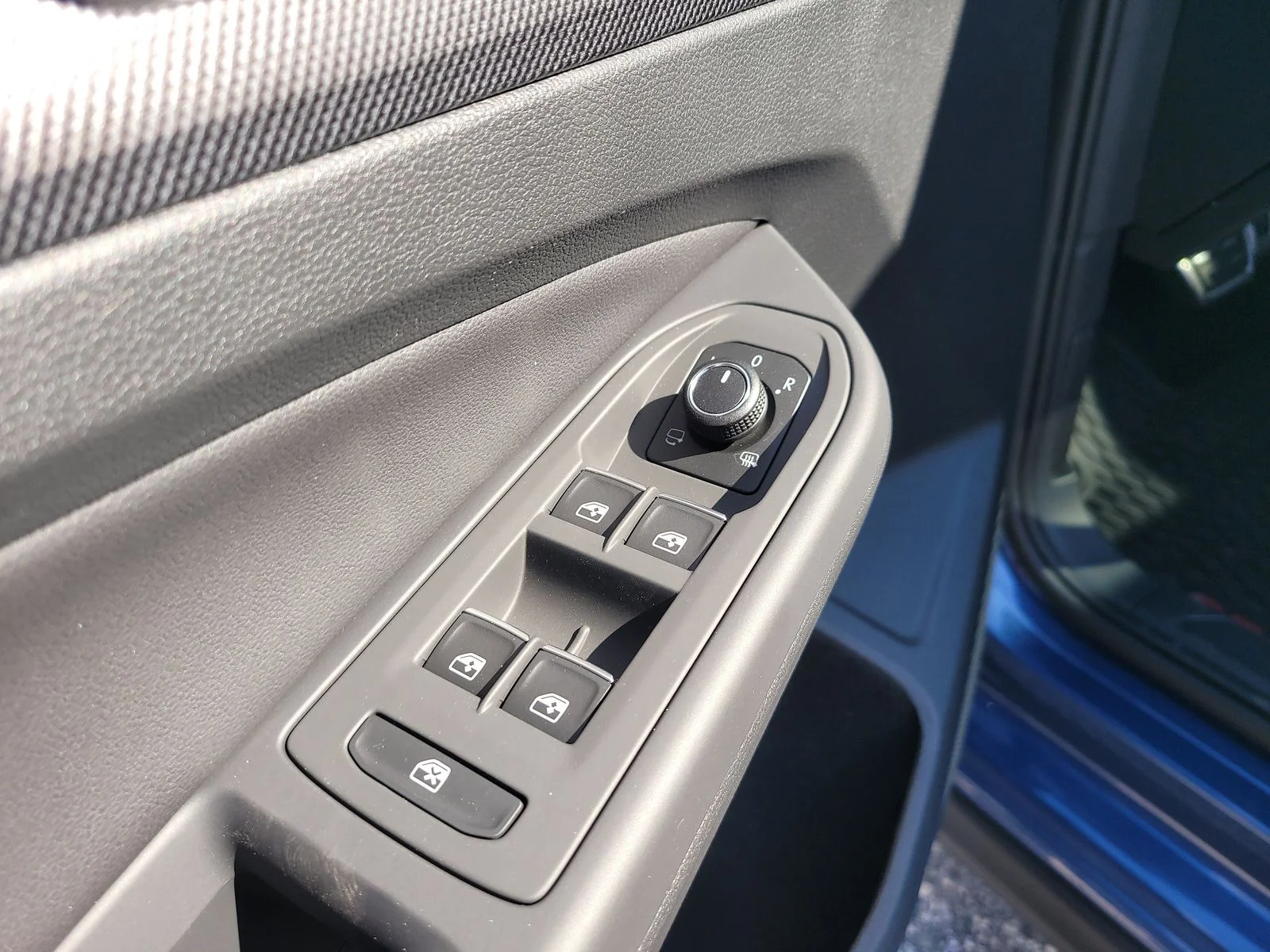 New 2026 Slate Blue Metallic Volkswagen 2.0T SE image 16
