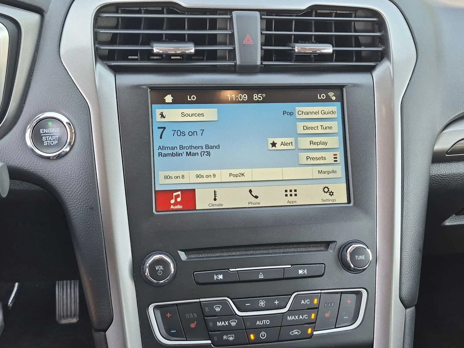Used 2018 Blue Metallic Ford SE image 26