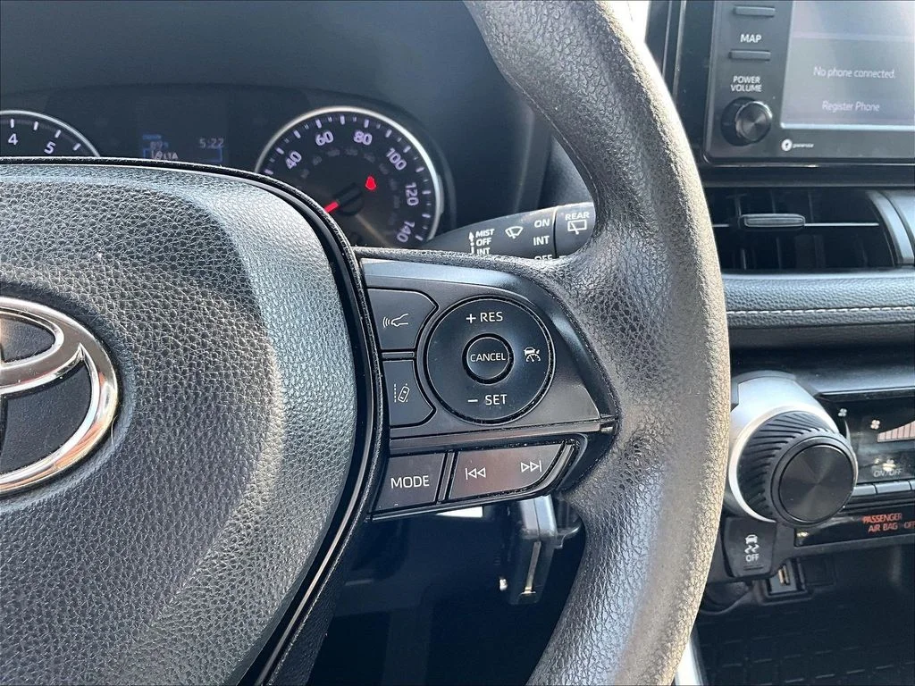 Used 2022 White Toyota LE image 20