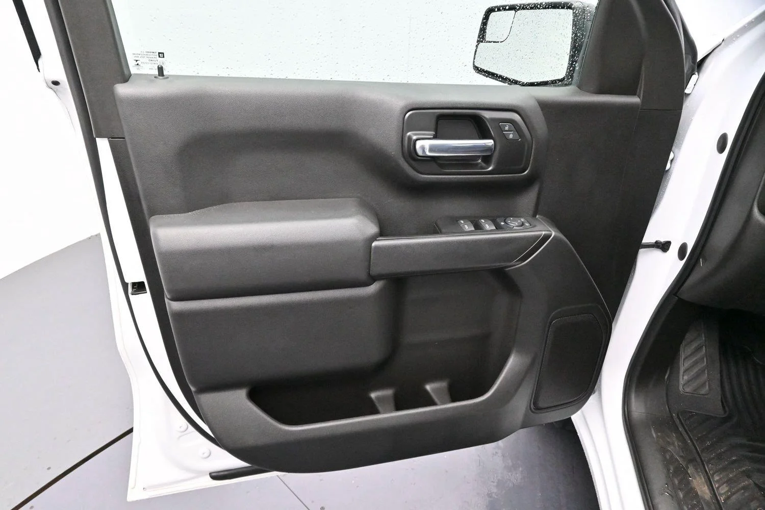 Used 2022 Summit White Chevrolet Custom image 9