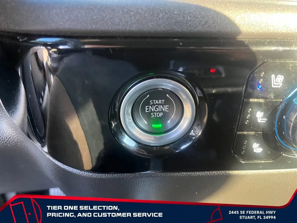 Used 2023 White Frost Tricoat GMC SLT image 23