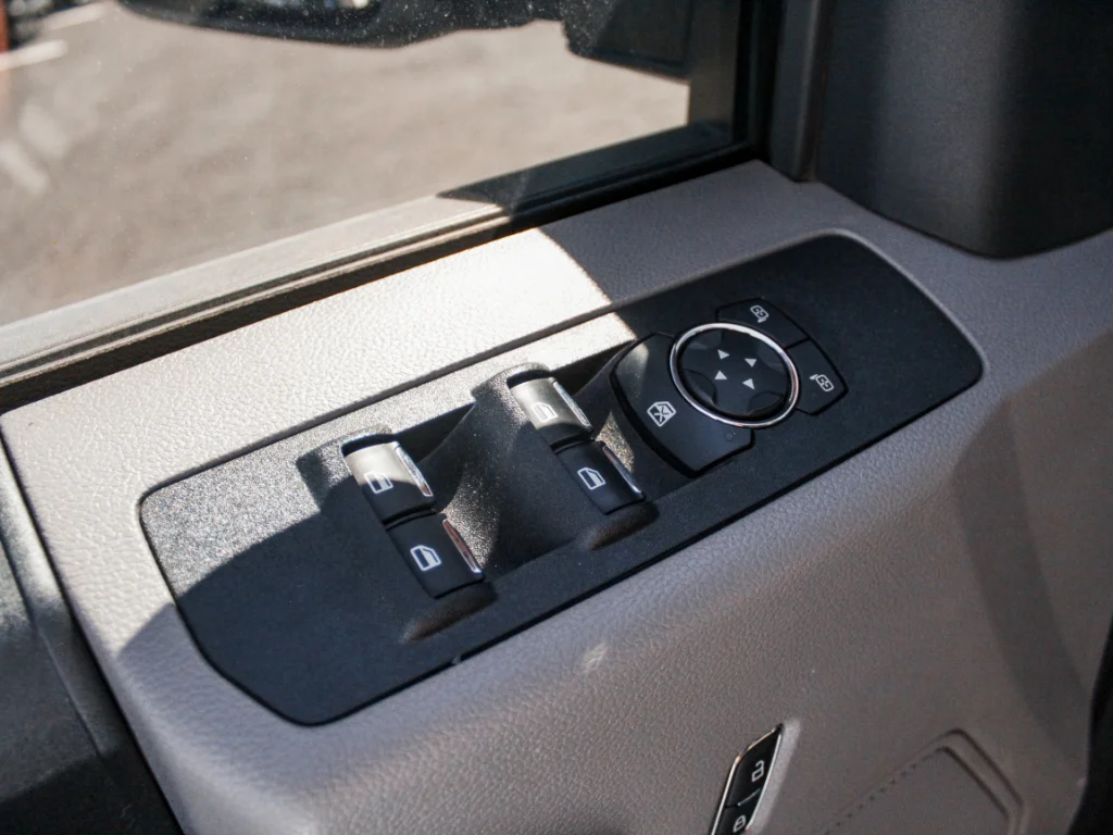 Used 2020 Oxford White Ford XL image 11
