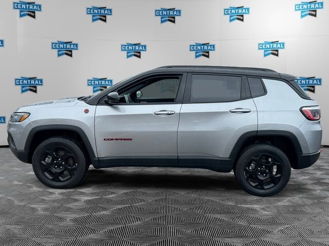 Used 2023 Silver Jeep Trailhawk image 3