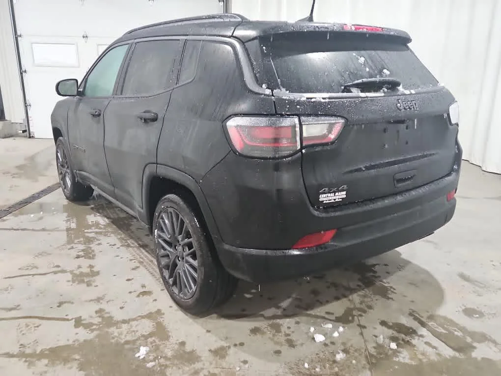Used 2022 Diamond Black Crystal Pearlcoat Jeep High Altitude image 4