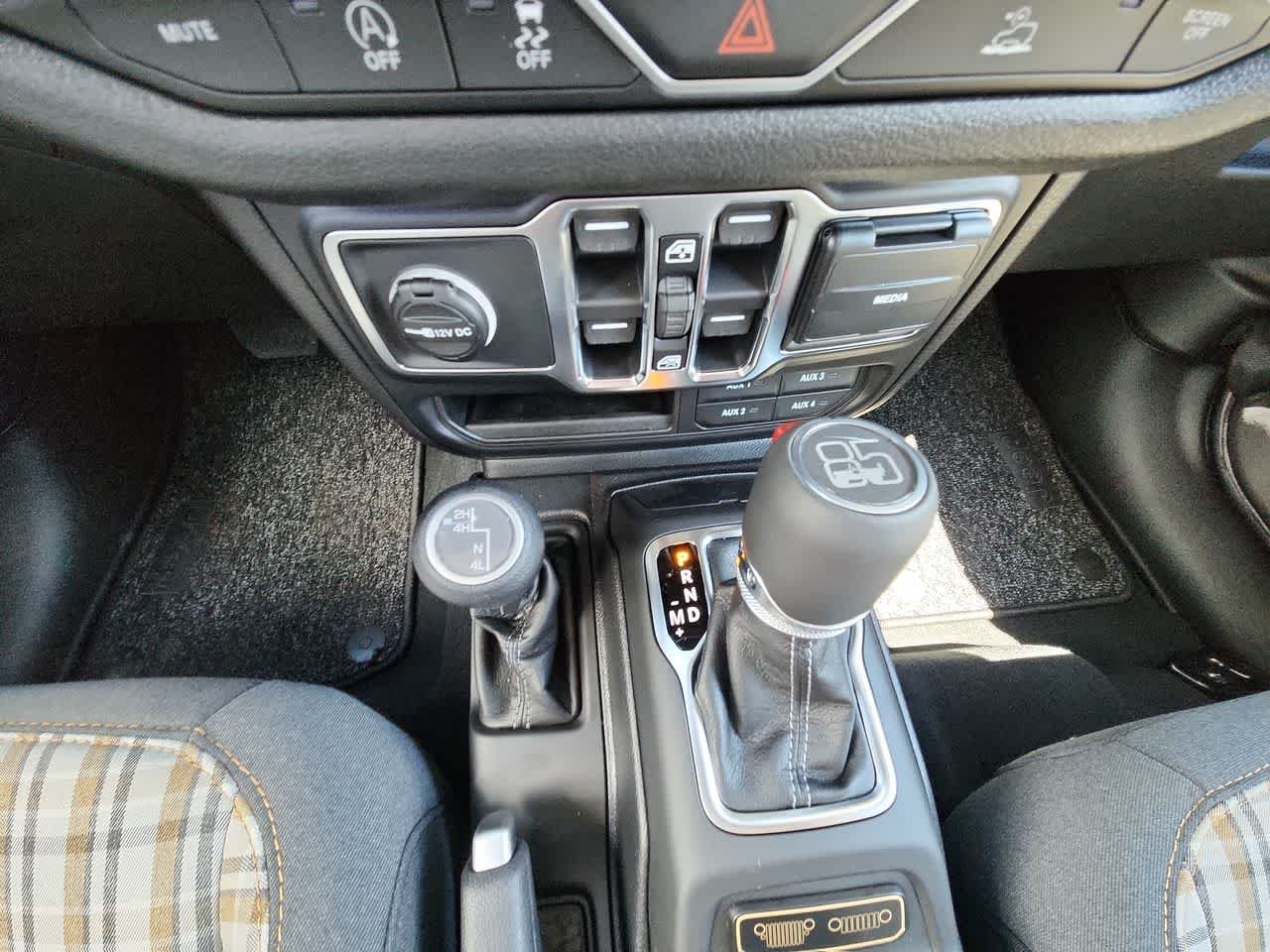 New 2026 Granite Crystal Metallic Clear-Coat Exterior Paint Jeep 85th Anniversary Edition image 19