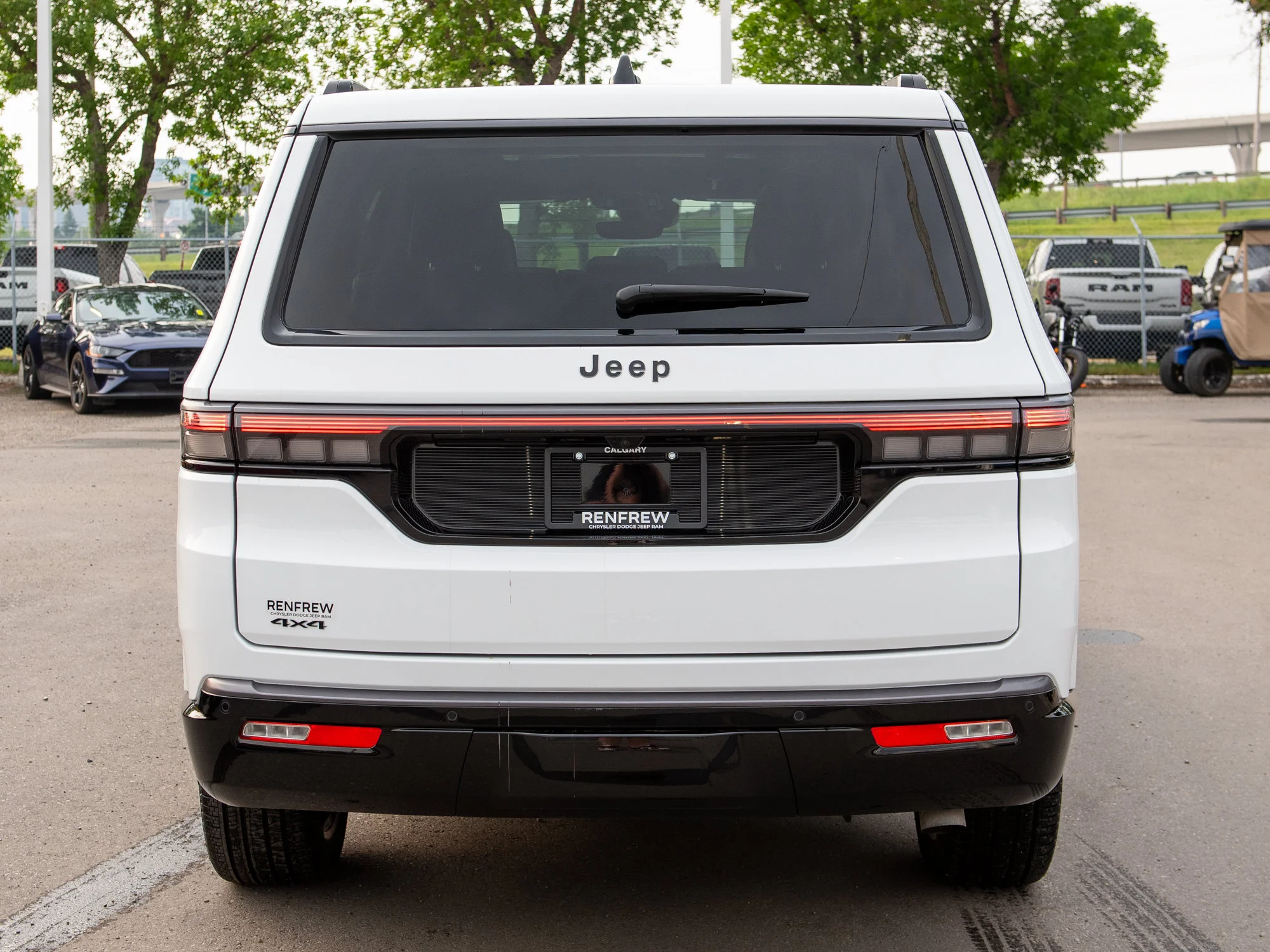 Certified Used 2026 White Jeep Limited Reserve* Twin-Turbo | 420 HP | Apple CarPlay | HD Trailer Tow | Running Boards image 14