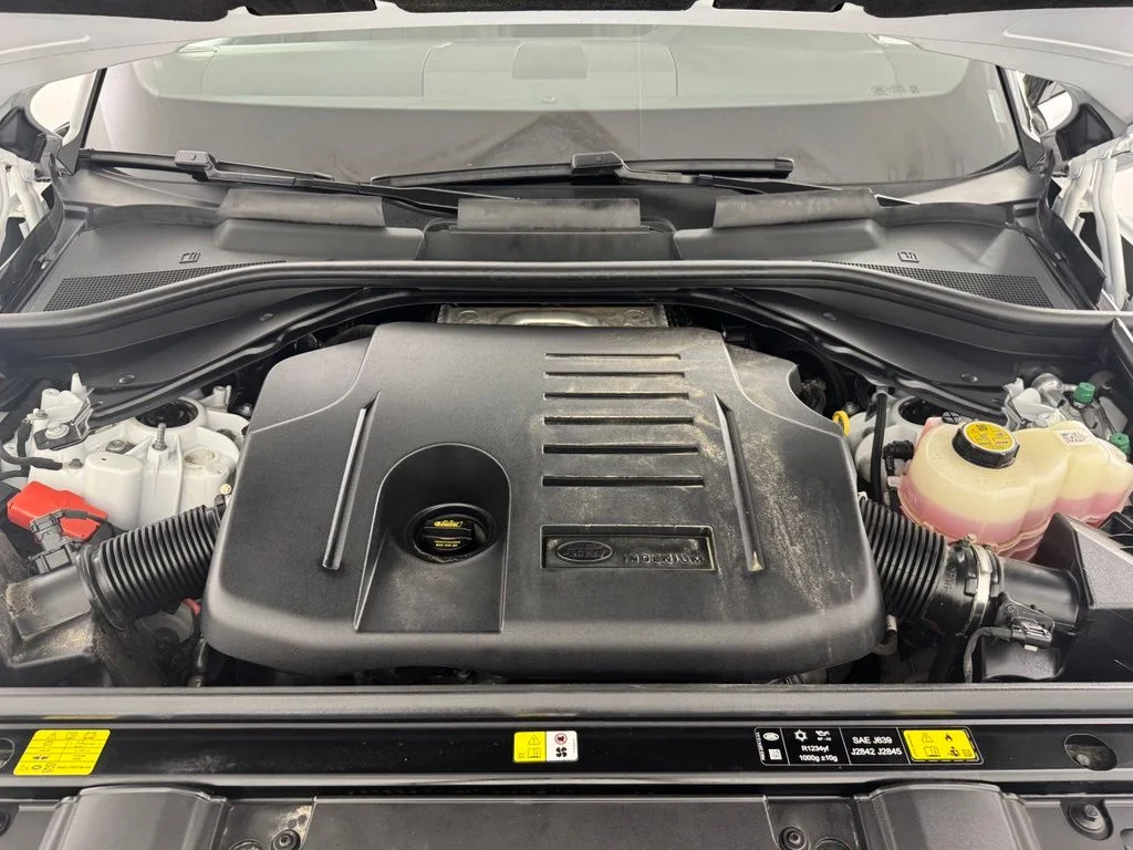 Used 2025 Fuji White Land Rover SE image 28