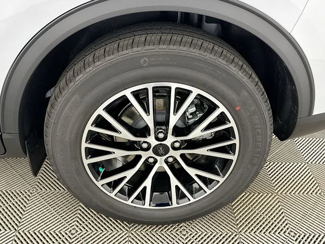 New 2025 Silver Ford Base image 21