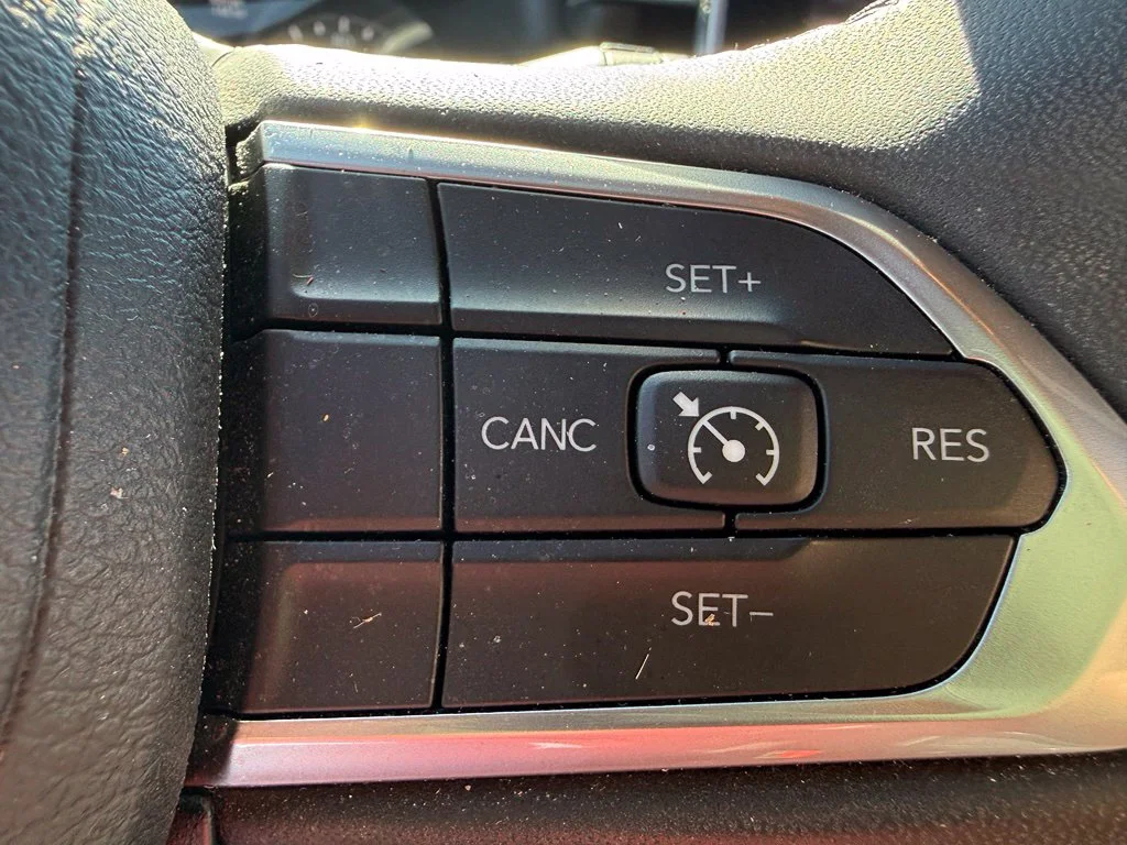 Used 2023 Black Jeep Latitude image 15