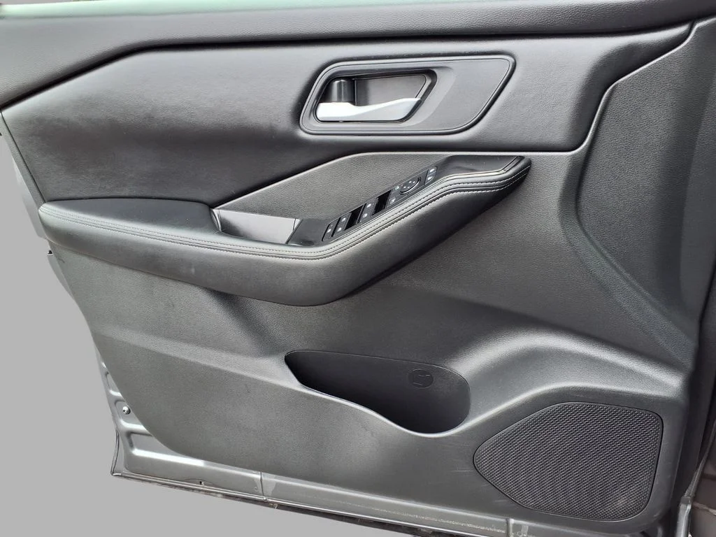 Used 2025 Gray Nissan SV image 19