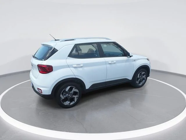 Used 2025 White Hyundai SEL image 8