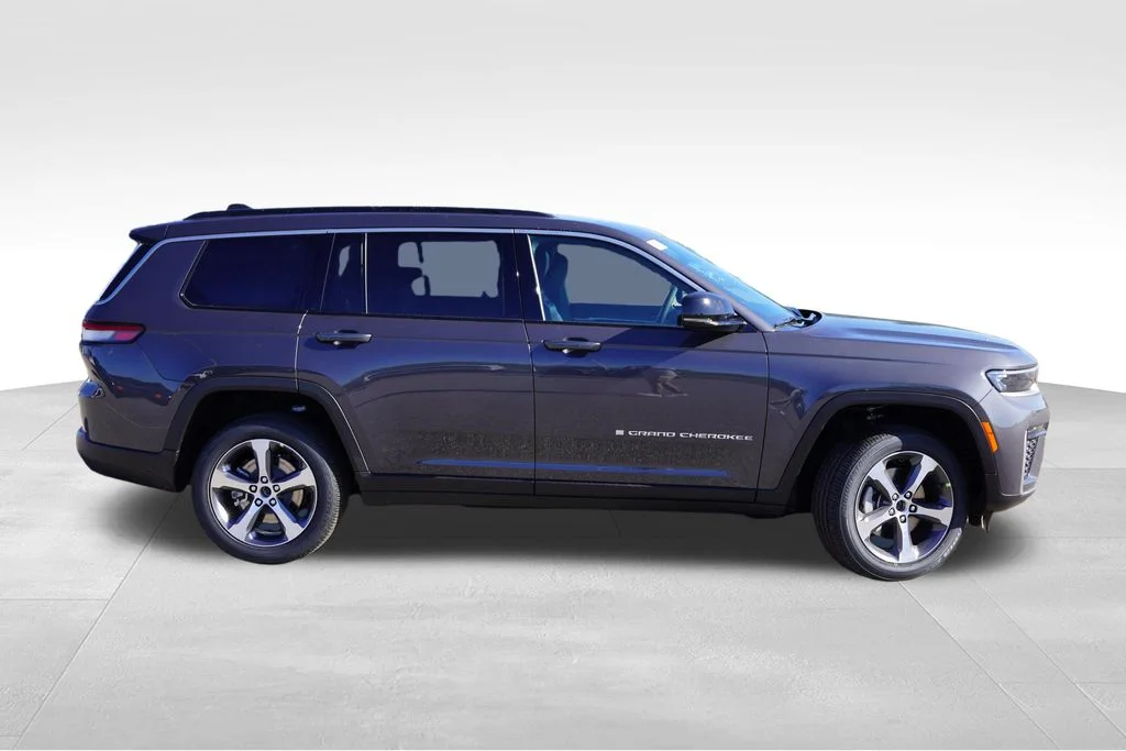 New 2026 Baltic Gray Metallic Clear-Coat Exterior Paint Jeep Limited image 2