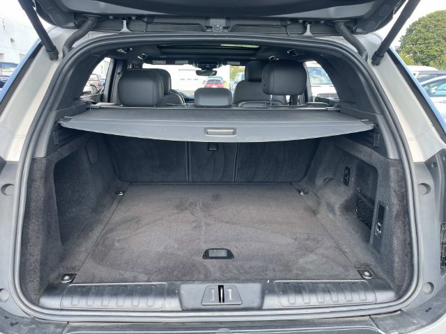 Used 2025 Silver Land Rover SE image 7