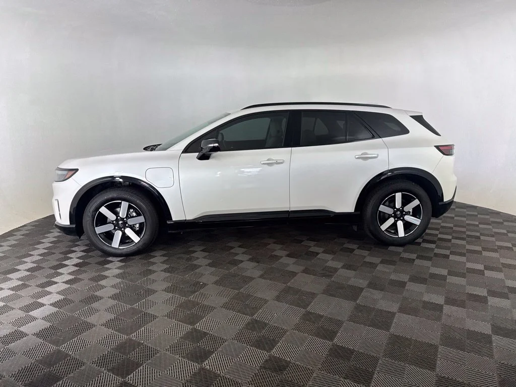 Used 2025 White Honda Touring image 9