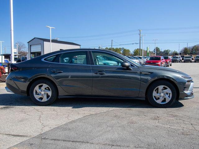 New 2026 Gray Hyundai SE image 4