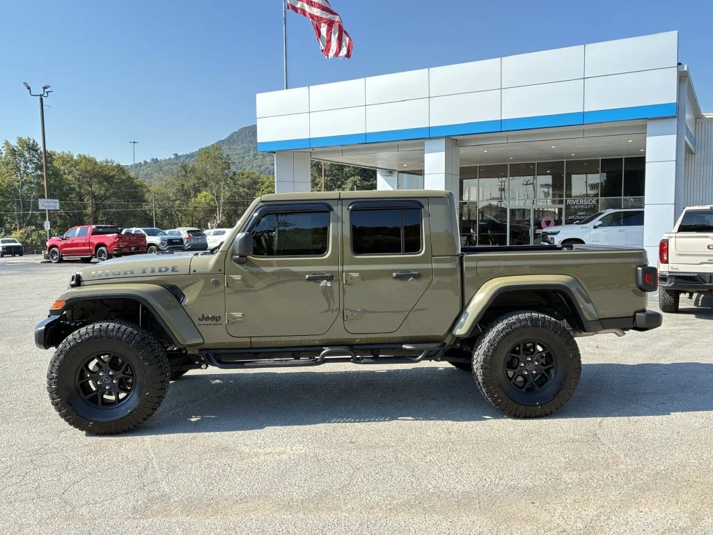 Used 2025 Green Jeep High Tide image 6