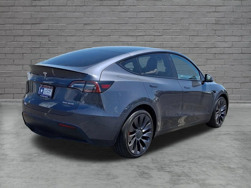 Used 2022  Tesla Performance image 11