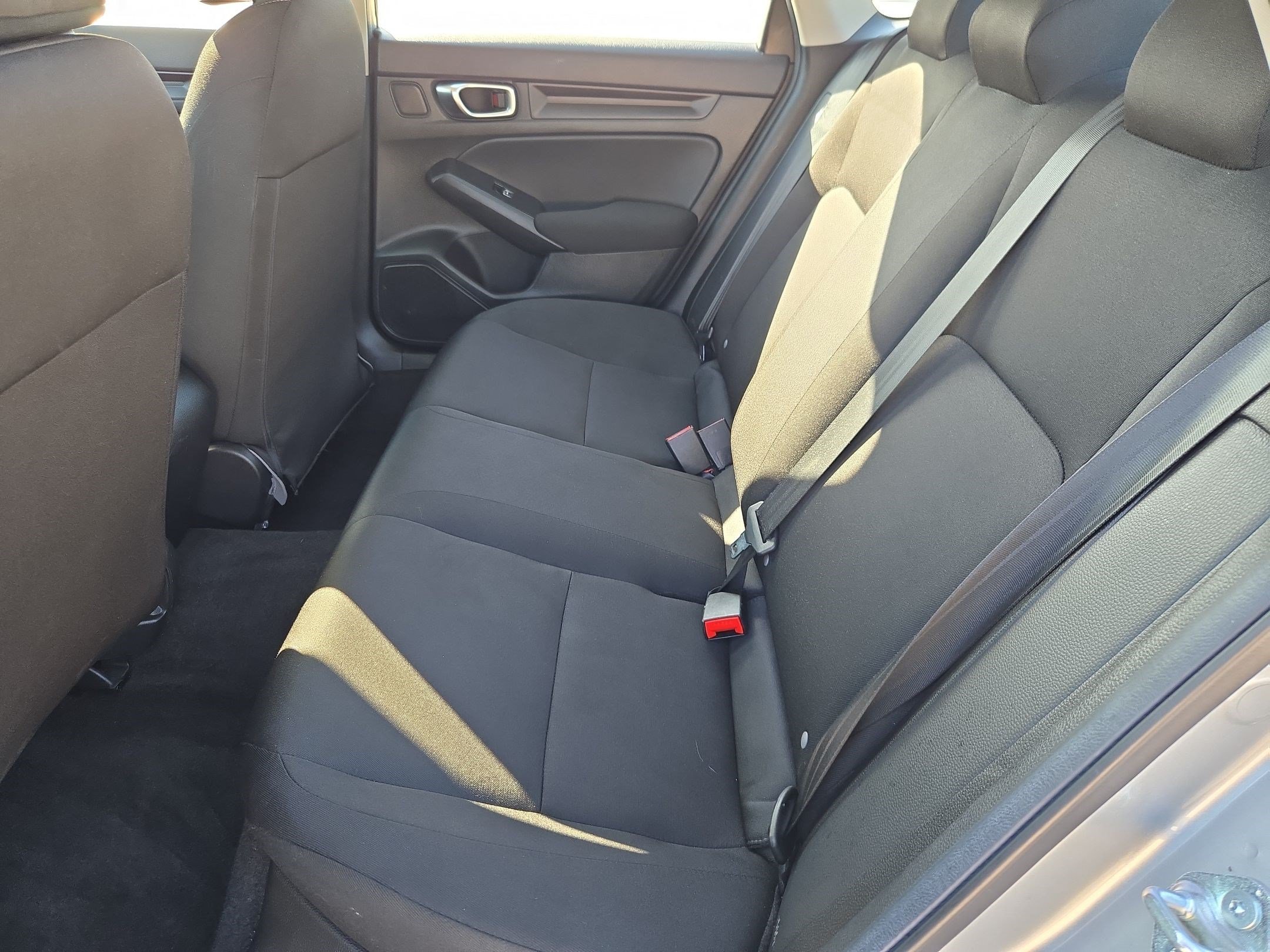 Certified Used 2025 Solar Silver Metallic Honda LX image 25