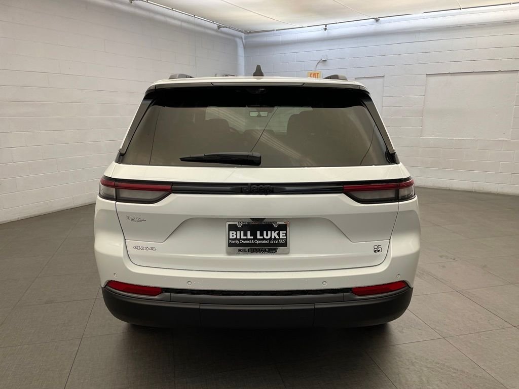 New 2026 Bright White Clear-Coat Exterior Paint Jeep  image 4