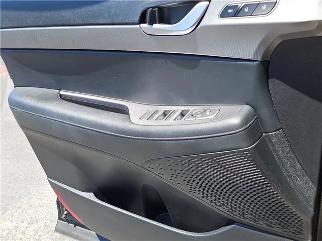 Used 2022 Black Hyundai SEL Front-Wheel Drive image 13