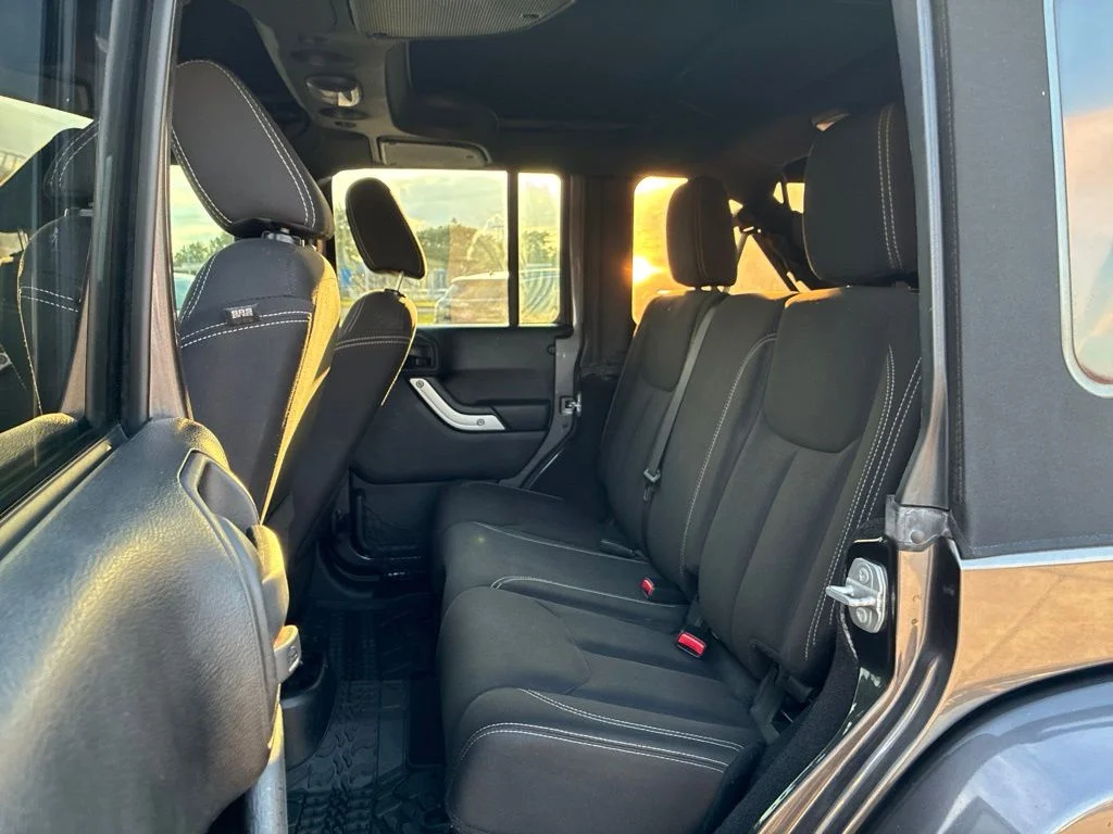 Used 2016 Gray Jeep Unlimited Sahara image 25