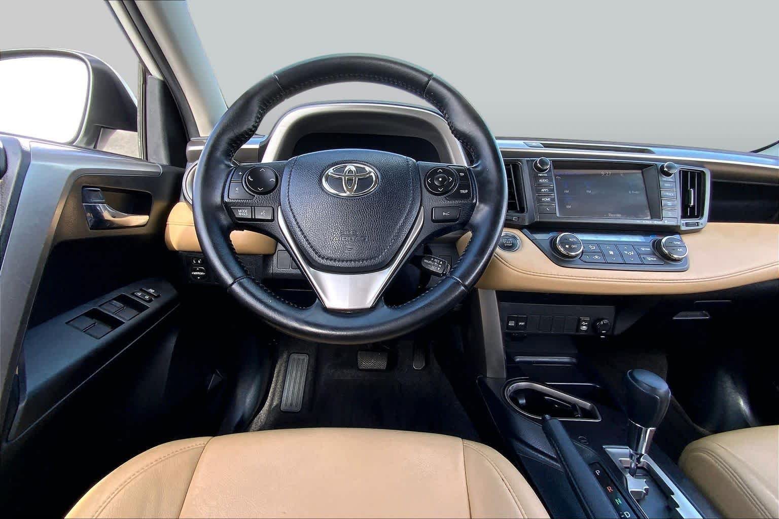 Used 2018 Super White Toyota XLE image 6