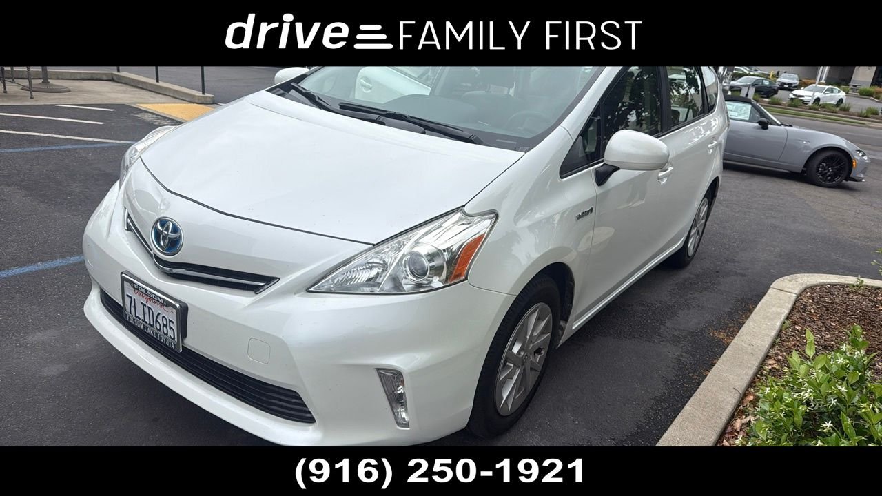 2014 Toyota Prius v Five