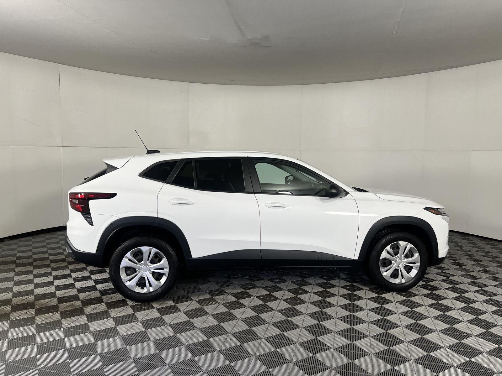 Used 2024 Summit White Chevrolet LS image 22