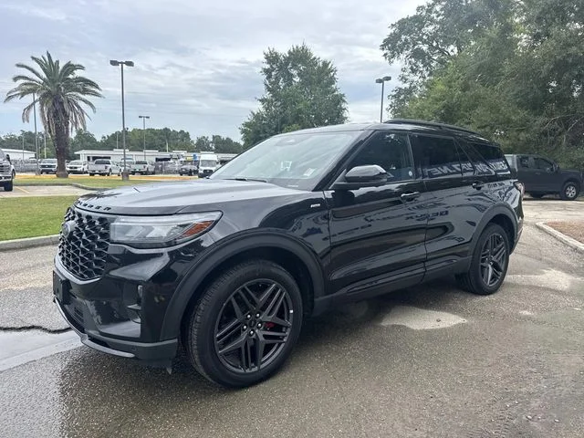 Certified Used 2025 Black Metallic Ford ST-Line image 4