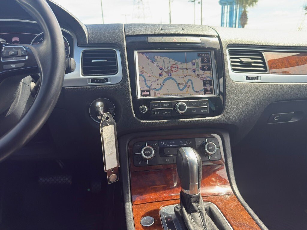 Used 2014 SILVER Volkswagen V6 Sport image 12