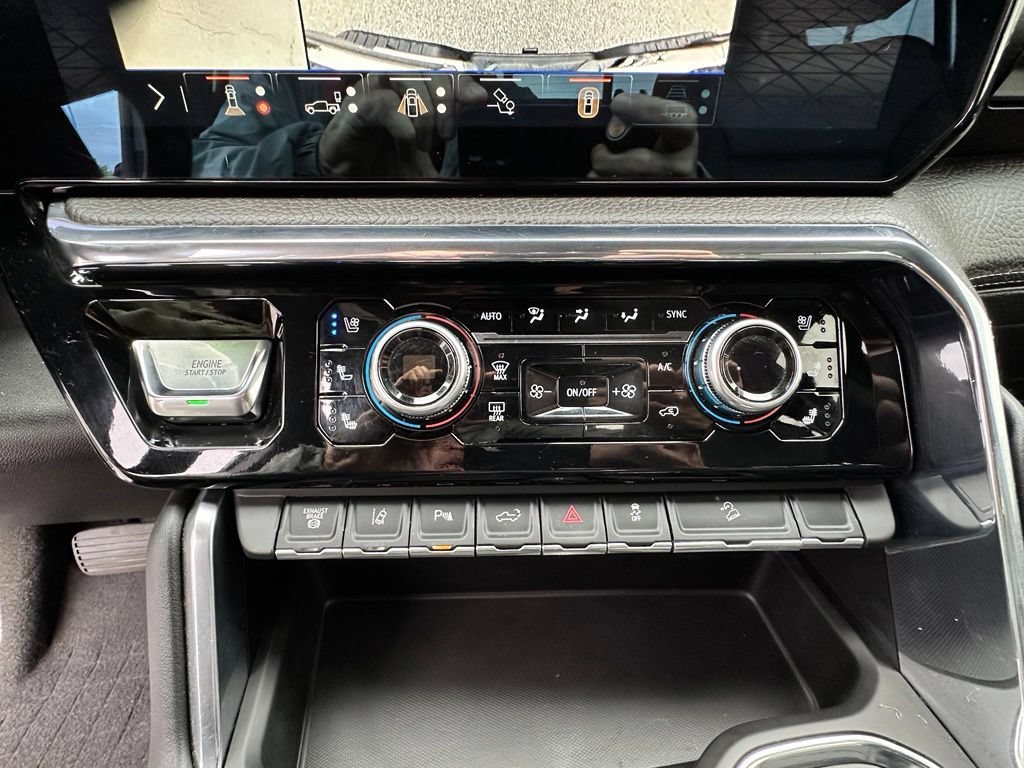 Used 2024 Onyx Black GMC Denali image 35