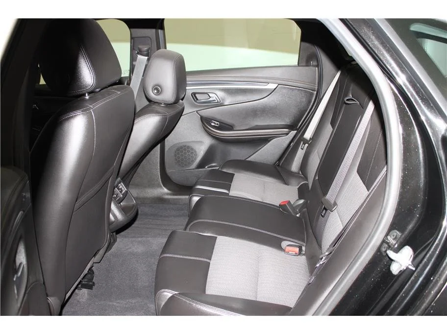 Used 2019 Mosaic Black Metallic Chevrolet LT image 12