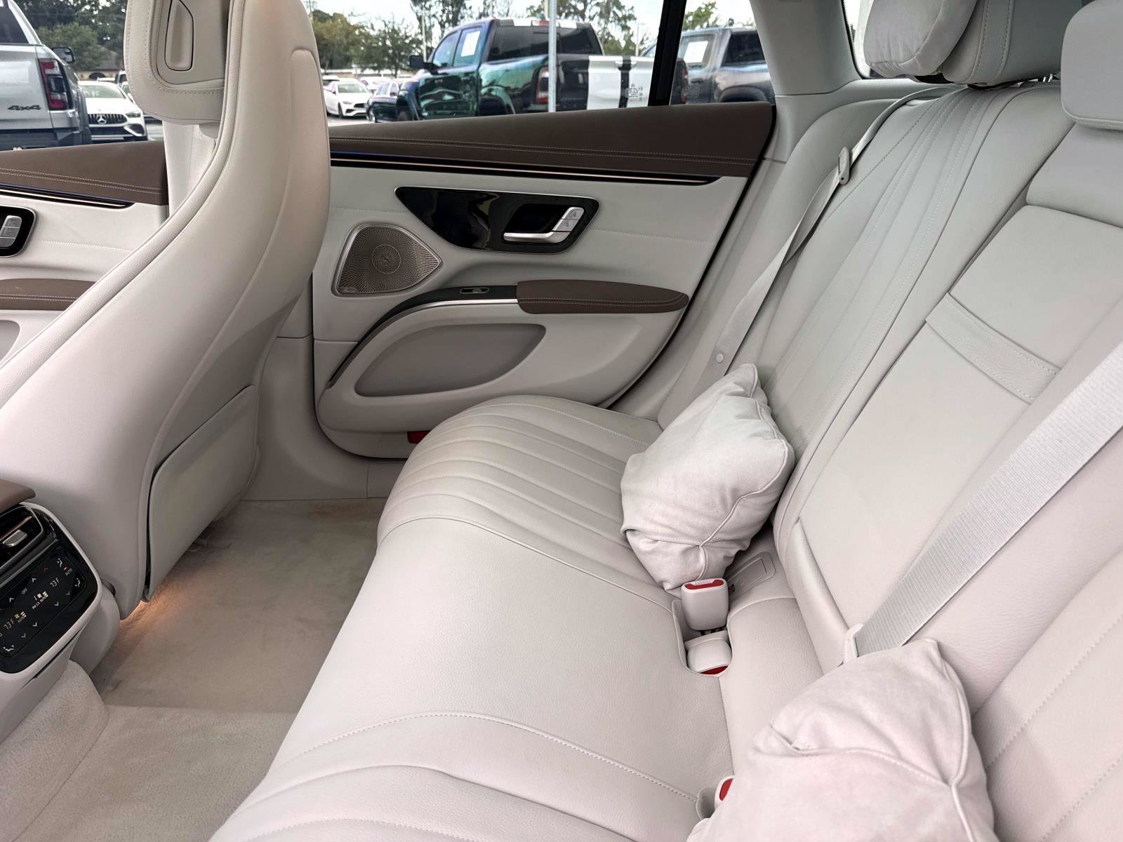 Used 2023 MANUFAKTUR Diamond White Metallic Mercedes-Benz 580 image 13