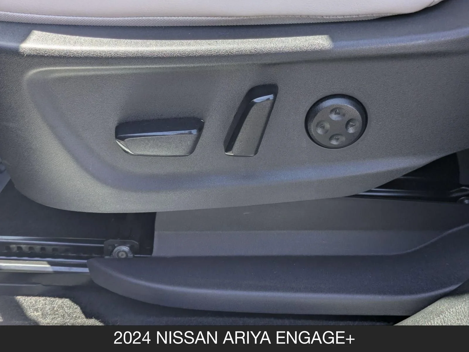 Used 2024 Black Diamond Pearl Nissan ENGAGE+ image 15