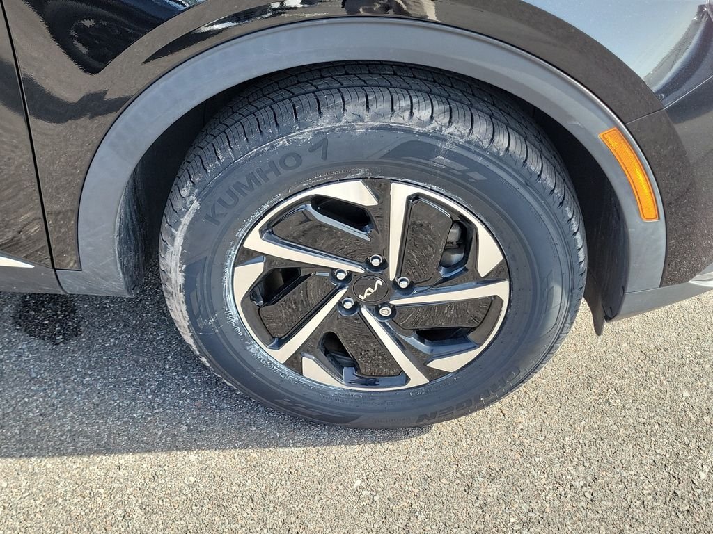 Used 2023 Fusion Black Kia LX image 40