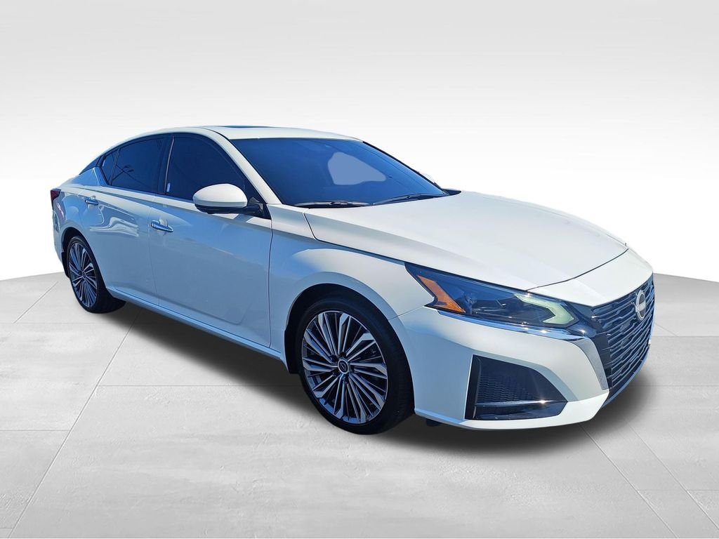 Used 2025 White Nissan 2.5 SL image 7