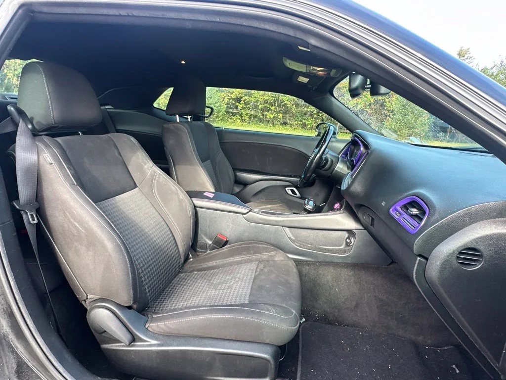 Used 2015 Pitch Black Clearcoat Dodge SXT image 18