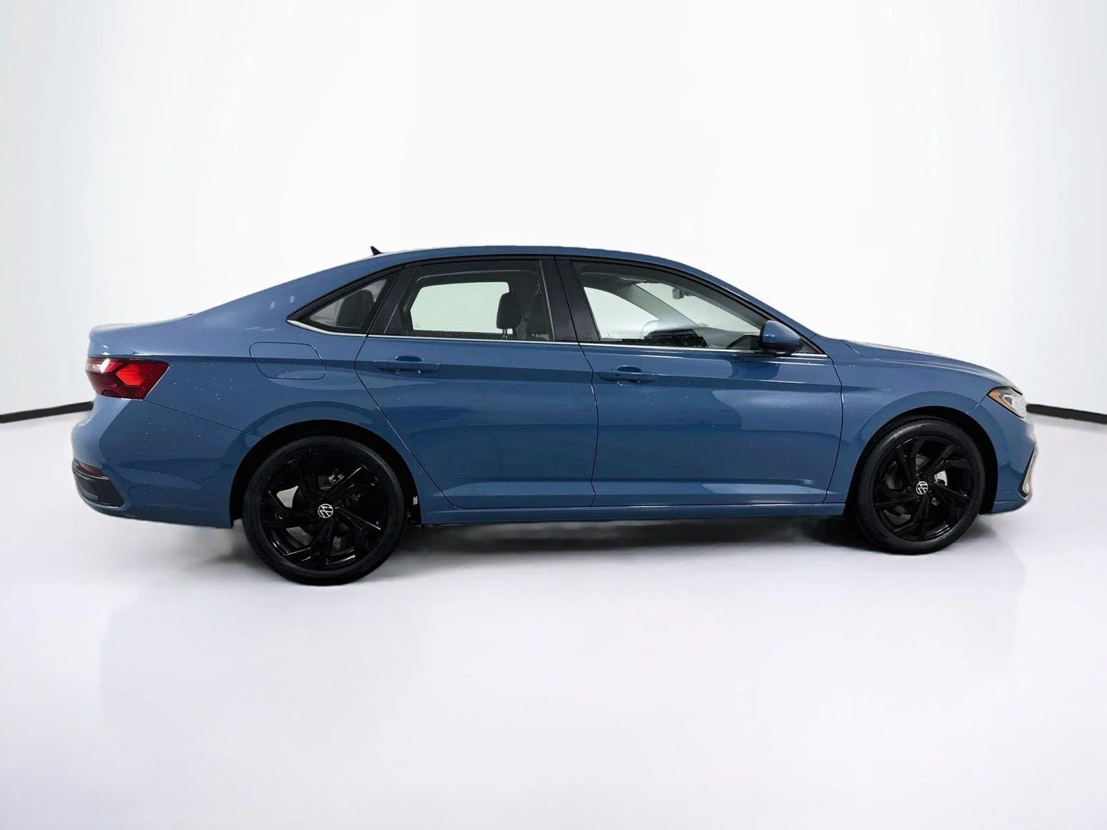 New 2027 Monterey Blue Pearl Volkswagen SE image 8