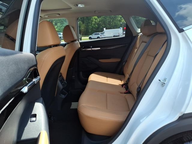 Used 2024 Snow White Pearl Kia EX image 29