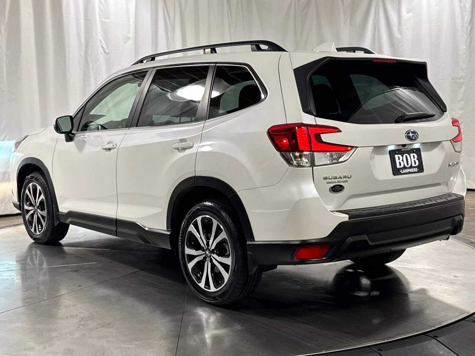 Used 2023 Crystal White Pearl Subaru Limited image 9