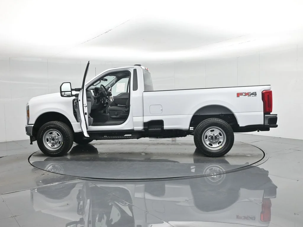 New 2026 Oxford White Ford XL image 30