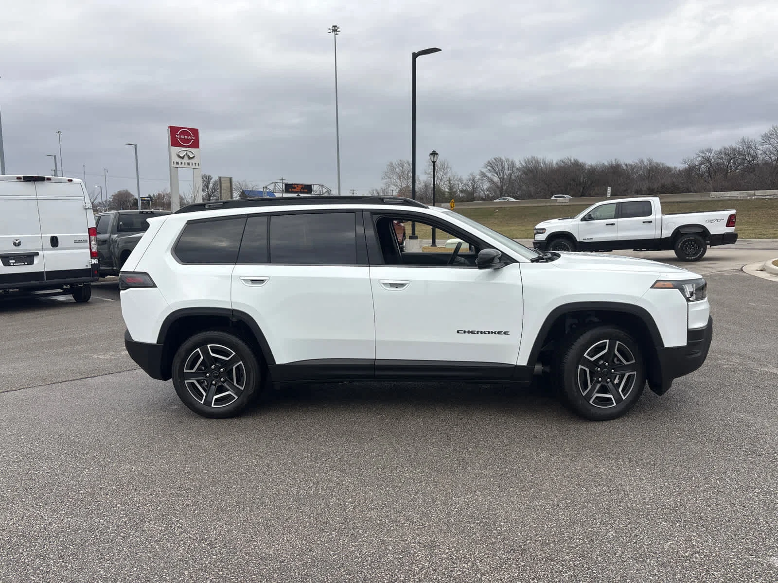 New 2026 Bright White Clear-Coat Exterior Paint Jeep Limited image 10