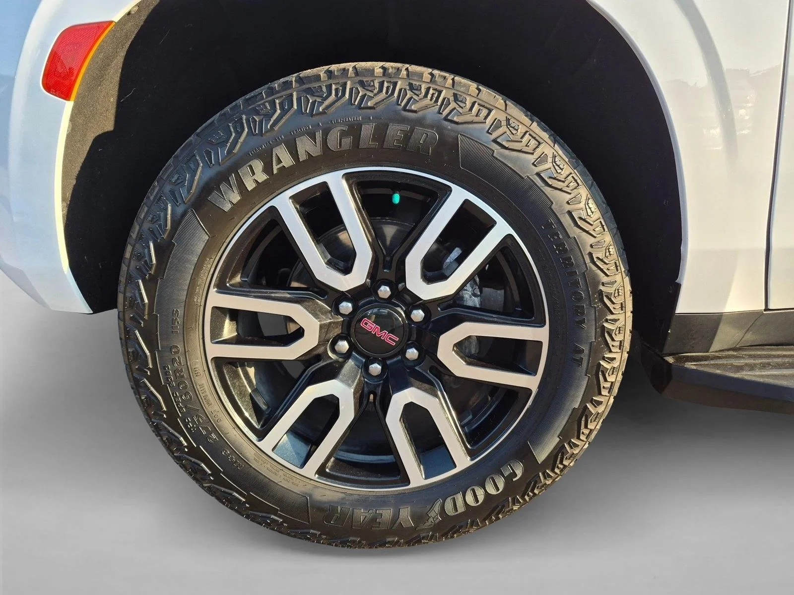 Used 2023 Summit White GMC AT4 image 23