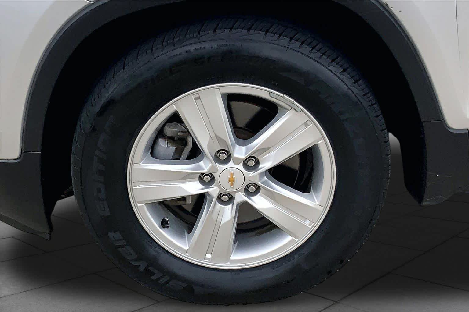 Used 2019 Silver Ice Metallic Chevrolet LT image 10