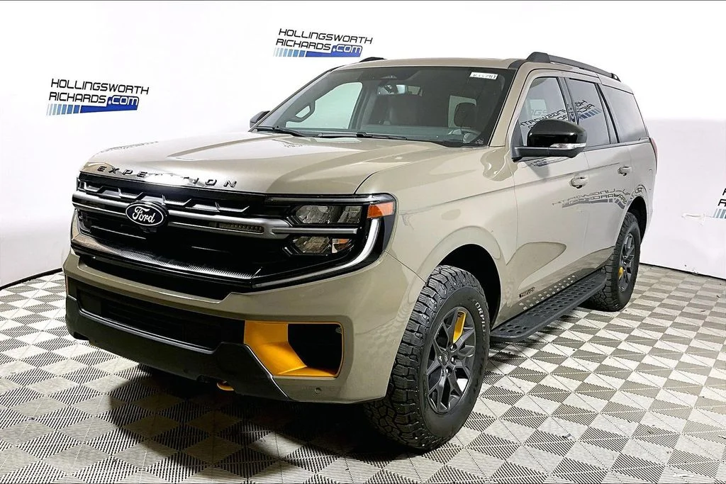 New 2027 Marsh Gray Ford Tremor® image 1