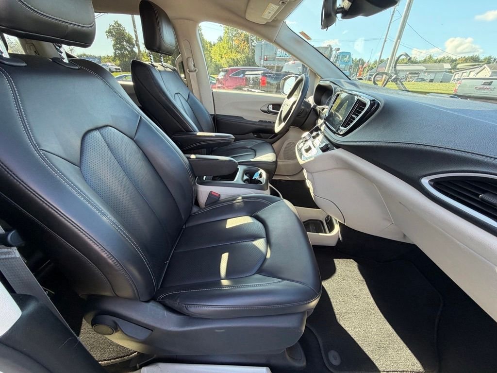 Used 2023 Silver Chrysler Touring L image 36