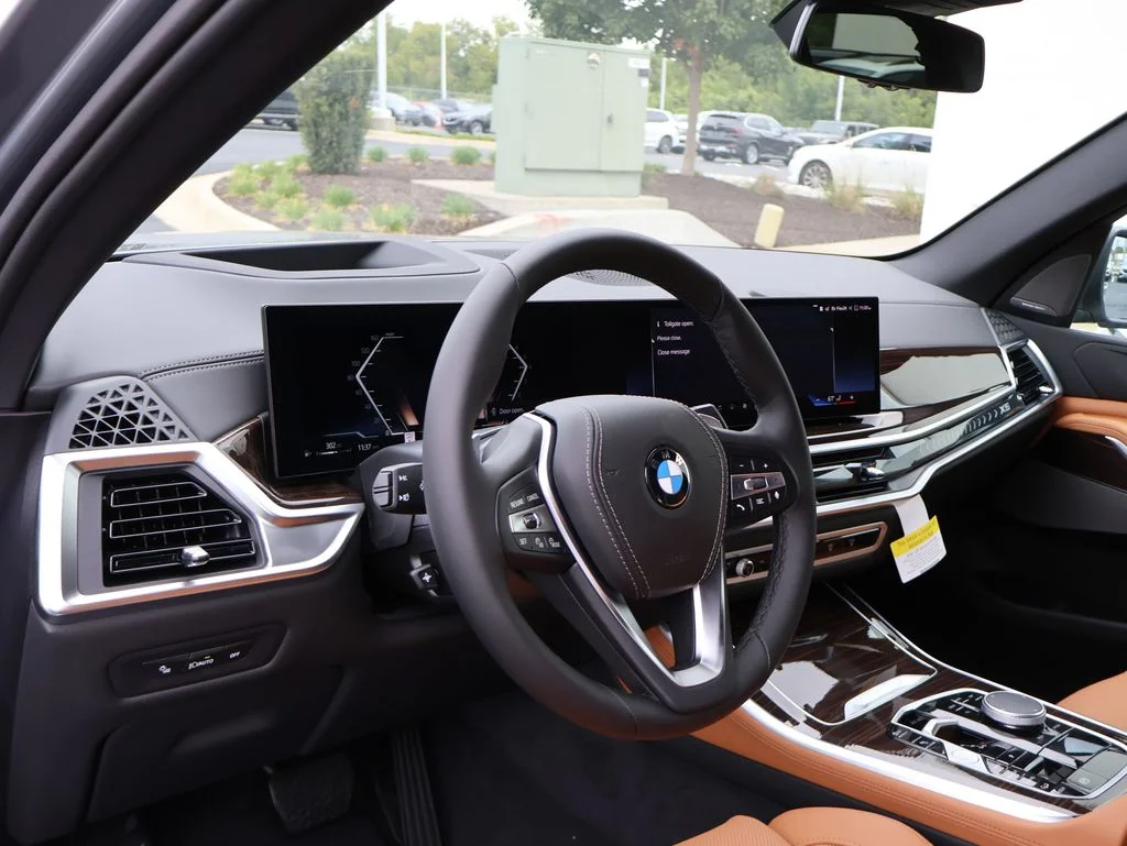 New 2026 Gray BMW xDrive40i image 3